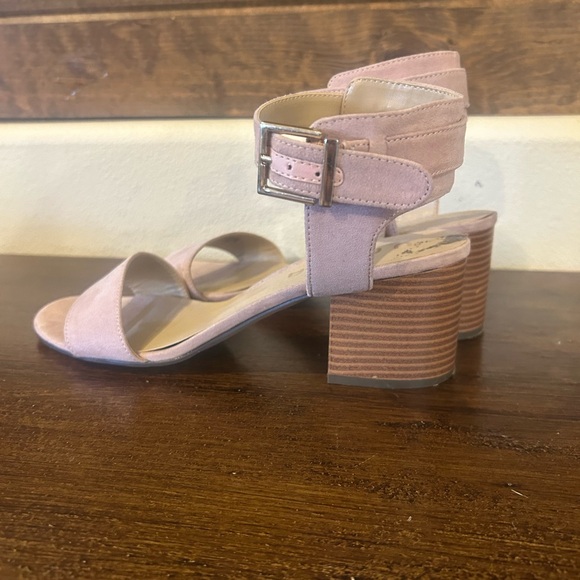 Chic Blush Suede Women's Heels - Picture 3 of 3
